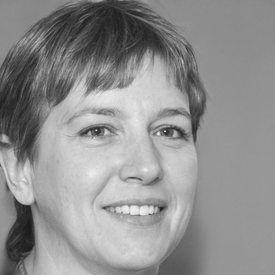 Portrait of Linh Tran, small business owner in Ho Chi Minh City