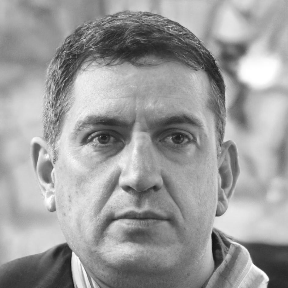 Portrait of Llewellyn Kavinsky, founder of webdevflux